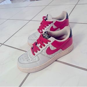 2008 NIKE AIR FORCE ONE Women’s Size 7 Hot Pink, Light gray and white